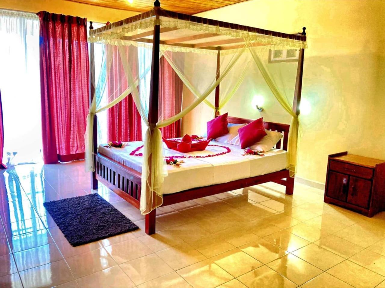 Rainforest Lodge, Deniyaya Singheraja エクステリア 写真