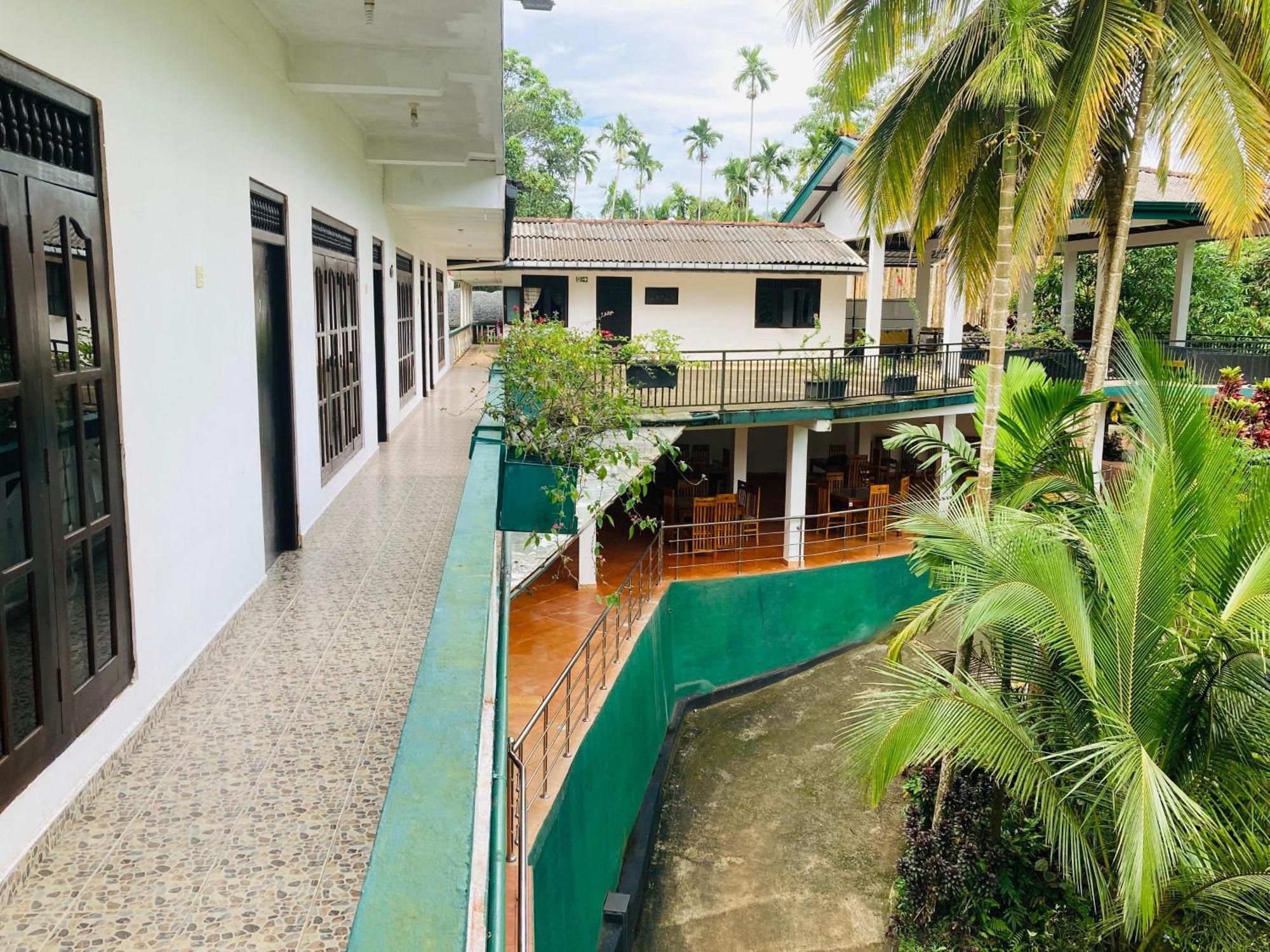 Rainforest Lodge, Deniyaya Singheraja エクステリア 写真