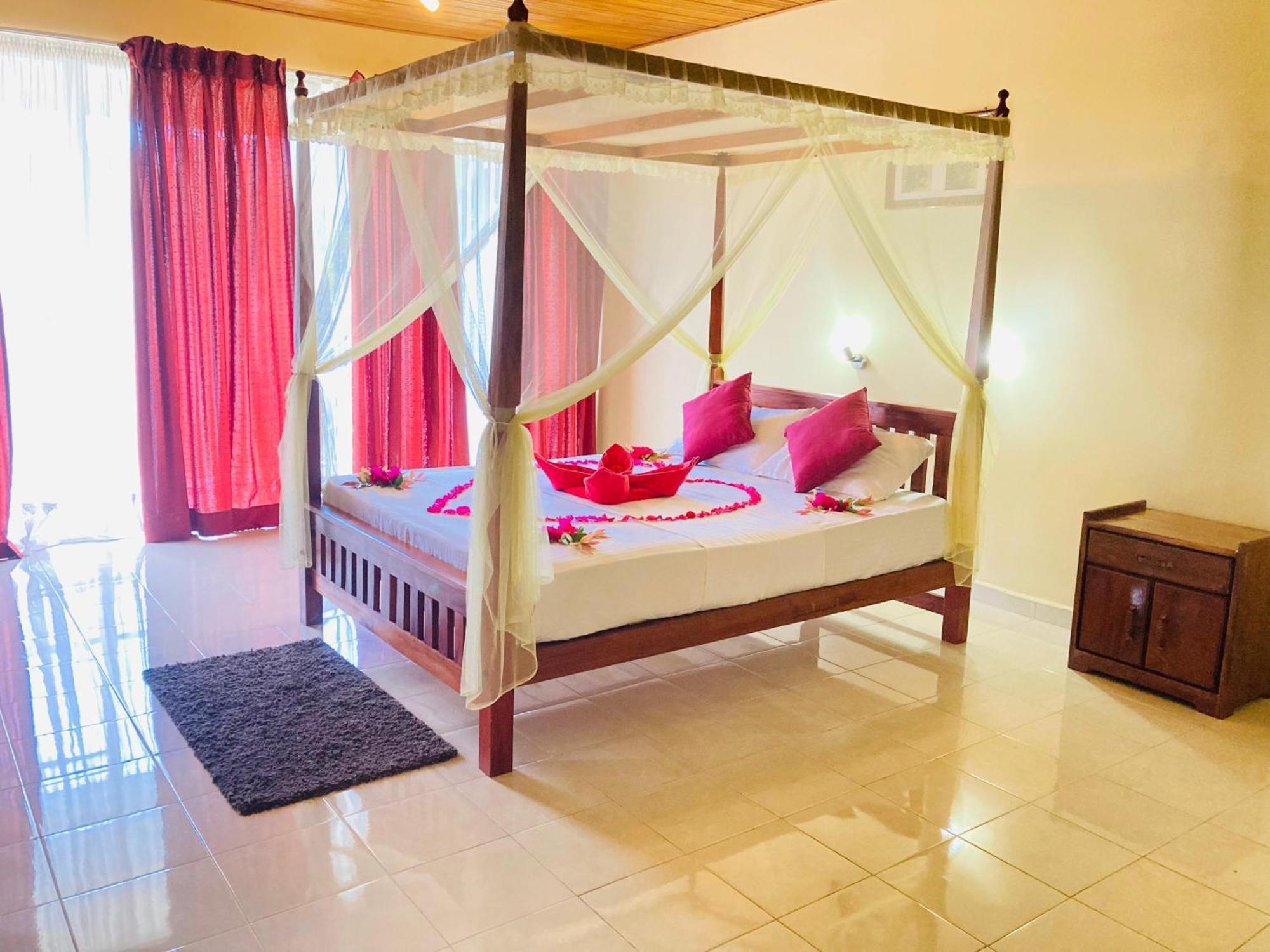 Rainforest Lodge, Deniyaya Singheraja エクステリア 写真