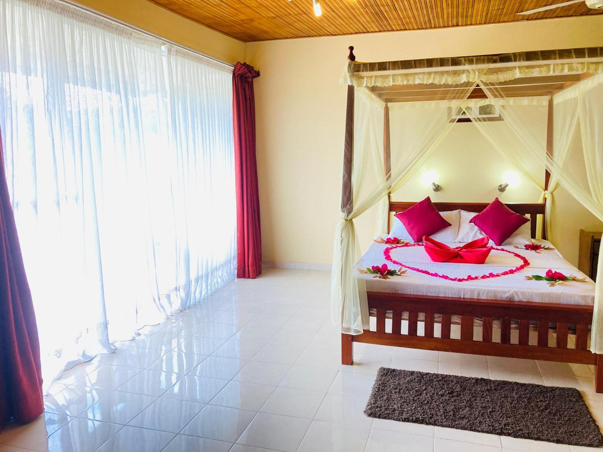 Rainforest Lodge, Deniyaya Singheraja エクステリア 写真